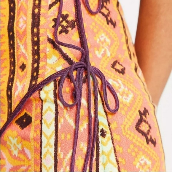 NWT FREE PEOPLE Woodblock Design Print Faux Wrap Tie Side Mini Skirt Size XS - Picture 12 of 14